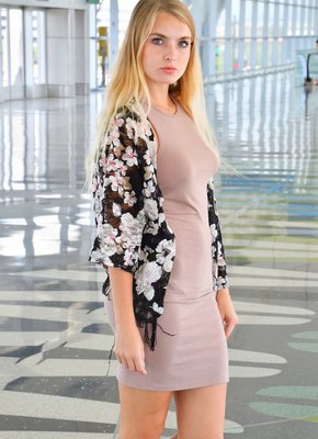 Блондинка с большой попкой сняла облегающее платье