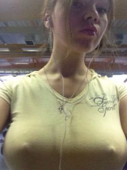 Торчащие соски груди